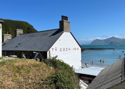 Ty Coch Inn Pub close to Pennant Igyn Holiday Cottage